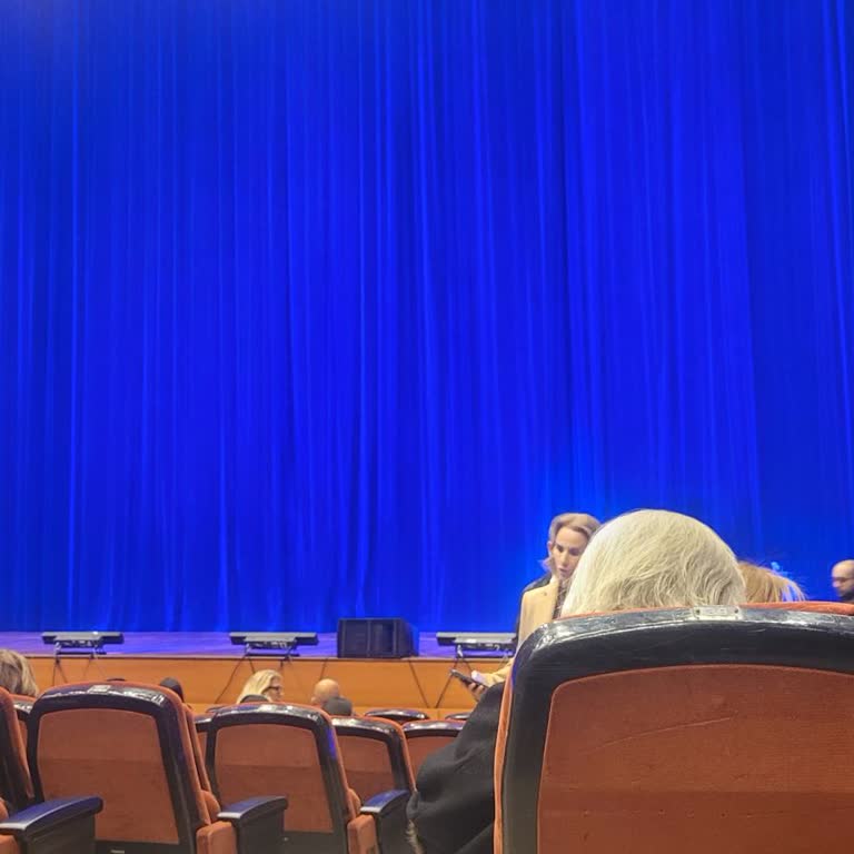 Yedi Kocalı Hürmüz Oyununda Koltuk Karmaşası Ve Sahne Görüşü Mağduriyeti