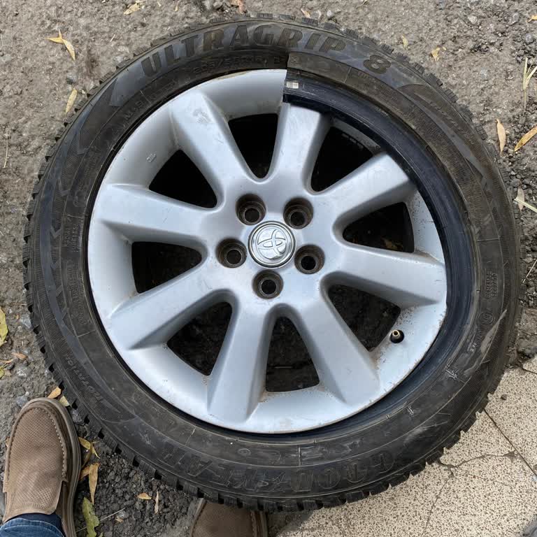 Kısa Süre Kullanılan Goodyear Kış Lastiği Hava Basılırken Yarıldı, Destek Alamıyorum