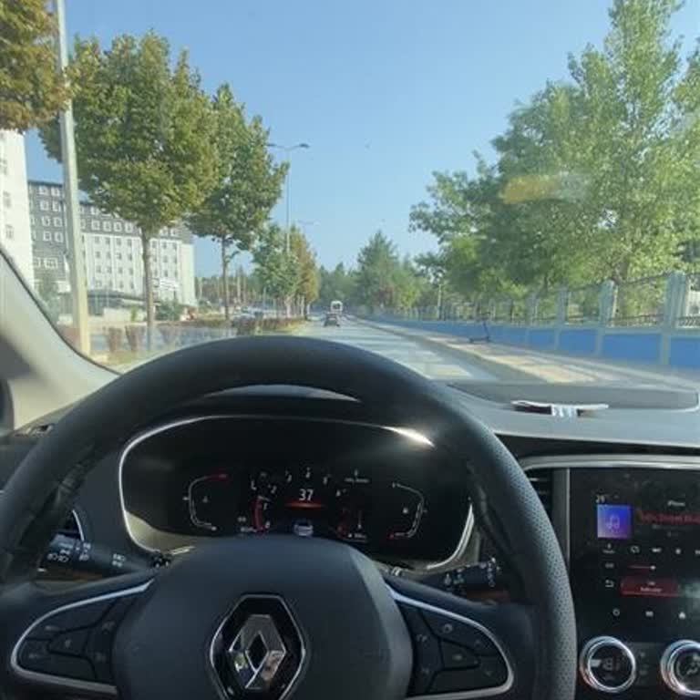 Sıfır Kilometre Renault Megane'da Geri Giderken Güç Kaybı Ve Güvenlik Riski
