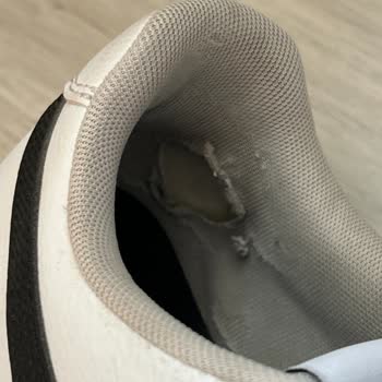 Kısa Sürede Deforme Olan Ayakkabı Hayal Kırıklığı Yaşattı