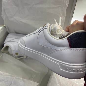 Defolu Ve Kirli Ayakkabı, Yavaş Değişim Süreci: Güvenim Sarsıldı