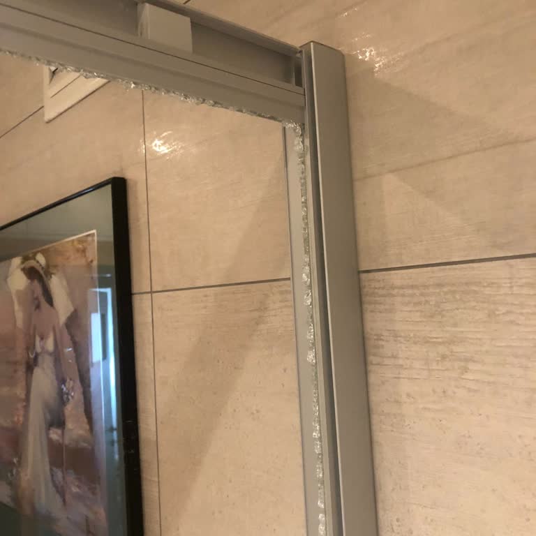 Duşakabin Camı Kendiliğinden Patladı, Yedek Parça Temin Edilemiyor