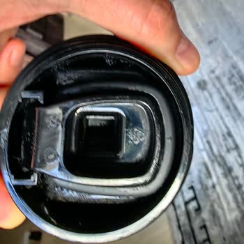 Stanley Termos Kapağındaki Plastik Dökülmesi Sağlık Riski Oluşturuyor