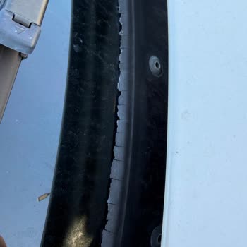 BMW 320i Ön Cam Fitilinde Süregelen Deformasyon Ve Çözüm Eksikliği