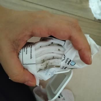Yenidoğan Bebekler İçin Alınan Islak Mendillerde Küf Sorunu Ve Sağlık Endişesi