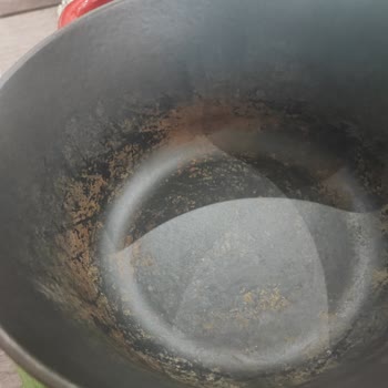 Lava Döküm Tenceremde Beklenmedik Paslanma Sorunu Yaşadım