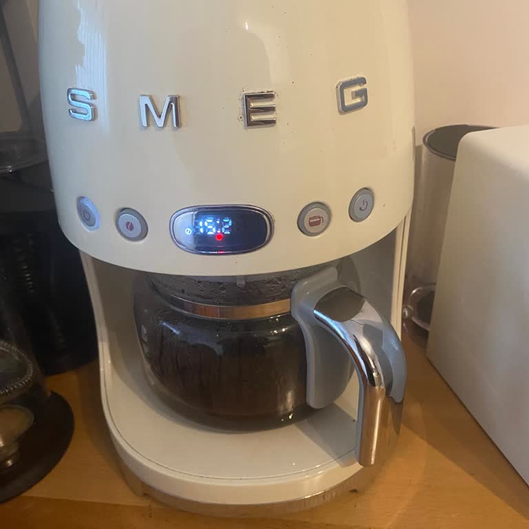 Hervidor Smeg pintura descascarada y pérdida de letras en poco tiempo