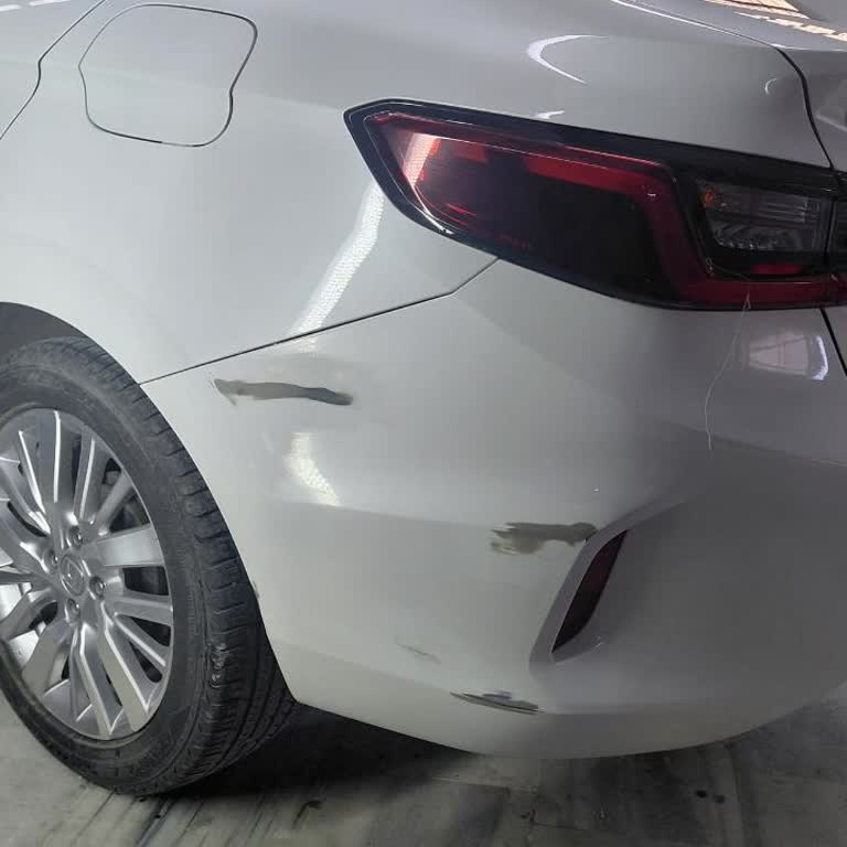 Sütaş Kamyoneti Park Halindeki Aracıma Hasar Verip Kaçtı