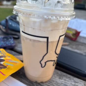 Kahve Dünyası Rami Şubesinde Taze Olmayan Ürün ve Yanlış Sipariş