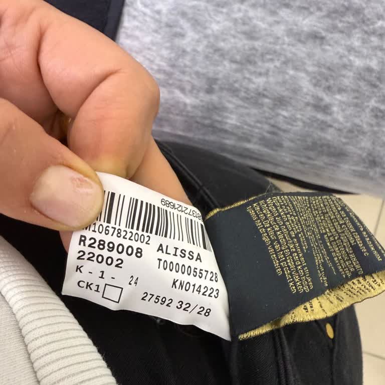 Mavi Alissa Jean'de Renk Atma Ve Tiftiklenme Sorunu, Yetersiz Müşteri İlgisi