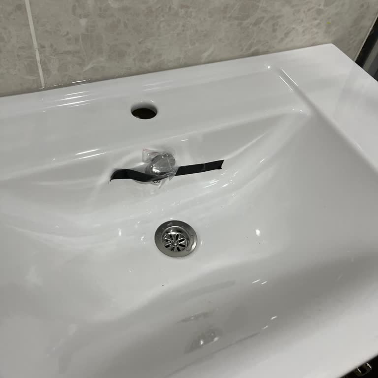 Satın Aldığım Banyo Dolabı Ve Bataryada İlk Günden Arıza, Koçtaş Ve Vitra Sorunumu Çözmüyor