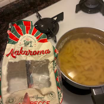 Makaroma Kapalı Makarna Paketinden Ölü Güve Çıkması Hijyen Endişesi Yarattı