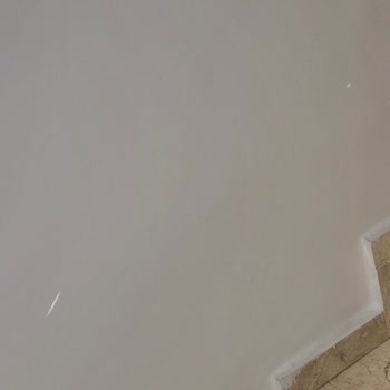 Teslimat Sırasında Yeni Boyanan Bina Duvarları Zarar Gördü