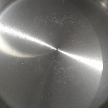 Korkmaz İlk Kullanımdan İtibaren Tencerenin İçinde Beyaz Noktalar Oluştu