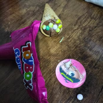 Toybox Aldığım Çikolatanın İçinden Canlı Kurt Çıktı: Çocuk Sağlığı İçin Endişeliyim