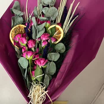 Öğretmenler Günü'nde Solmuş Ve Yanlış Çiçek Teslimatı Mağduriyeti