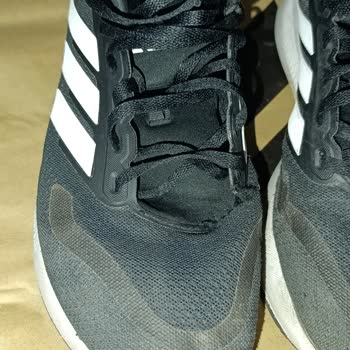 Adidas Kısa Sürede Yırtılan Ayakkabı İçin Garanti Reddi Hayal Kırıklığı Yarattı