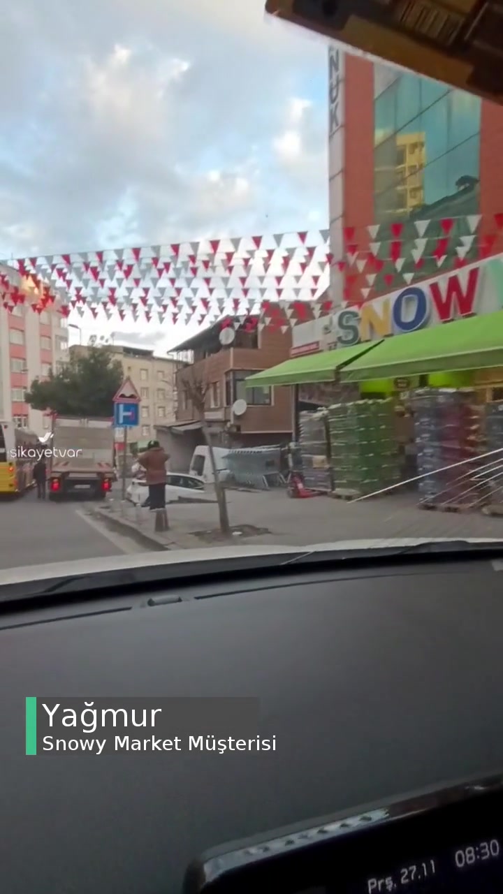 Yahyakemal Snowy Market Sevkiyat Kamyonu İnsanlara Tehlike Yaratıyor videonun kapak resmi