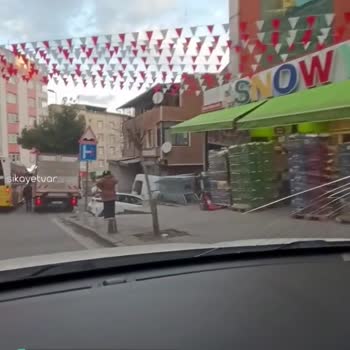 Yahyakemal Snowy Market Sevkiyat Kamyonu İnsanlara Tehlike Yaratıyor