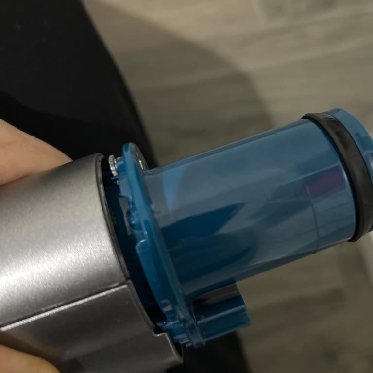 Philips 8000 Serisi Dikey Süpürgede Teleskopik Uçta Kırılma Ve Ses Problemi