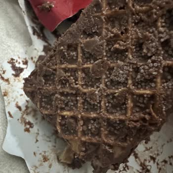 Bozuk Çikolatalı Gofret Ve Eksik Son Tüketim Tarihi Endişesi