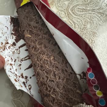 Bozuk Çikolatalı Gofret Ve Eksik Son Tüketim Tarihi Endişesi