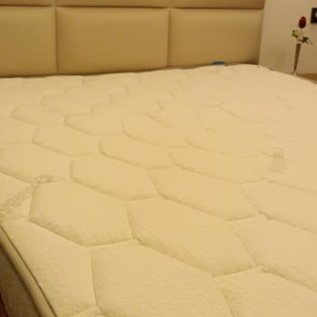 Kısa Sürede Deforme Olan Yatak Ve İlgisiz Müşteri Hizmetleri Mağduriyeti