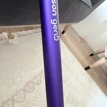 Yeni Satın Alınan Dyson Süpürgenin Çizikli Parçasının Hızla Değiştirilmesini Talep Ediyorum