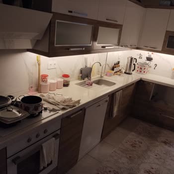 Kısa Sürede Çatlayan Tezgah Ve İlgisiz Servis Mağduriyeti