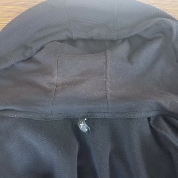 Az Kullanılan Eşofman Üstünde Renk Solması Ve FLO'dan Destek Alamama