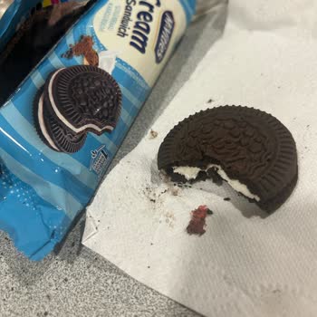 Aldığım Bisküvinin İçinden Plastik Parça Çıktı, Güvenim Sarsıldı