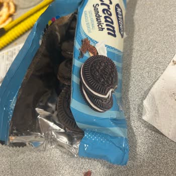 Aldığım Bisküvinin İçinden Plastik Parça Çıktı, Güvenim Sarsıldı