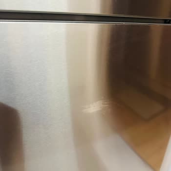 Bosch Buzdolabı Kapağında Kısa Sürede Renk Solması Sorunu