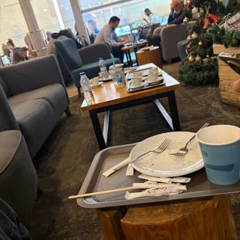 Caribou Coffee Şubesinde Hijyen Eksikliği Ve Personel İlgisizliği