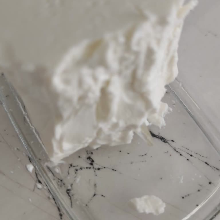 Peynes Peynir Ürününde Cam Parçası Çıkması Nedeniyle Güvenlik Endişesi