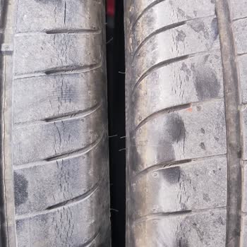 Goodyear Eagle F1 Lastiklerde Toplu Çatlama Ve Güvenlik Endişesi