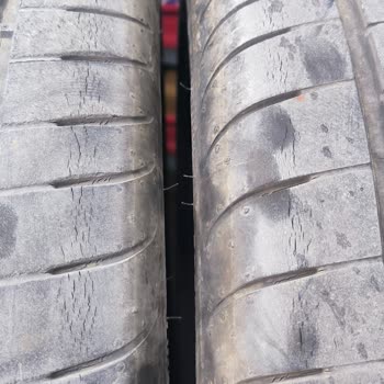 Goodyear Eagle F1 Lastiklerde Toplu Çatlama Ve Güvenlik Endişesi