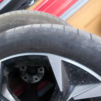 Goodyear Eagle F1 Lastiklerde Toplu Çatlama Ve Güvenlik Endişesi