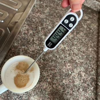 Kahve Makinesi Soğuk Kahve Hazırlıyor, Servis Çözüm Sunmuyor