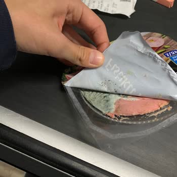 BİM'den Aldığım Namet Fıstıklı Hindi Salam Küflü Çıktı: Sağlık Ve Hijyen Endişesi