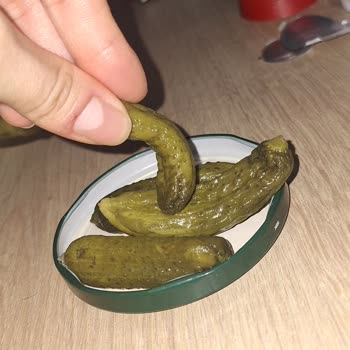 Son Kullanma Tarihi Geçmemiş Turşuda Bozulma Ve Garip Tat Sorunu