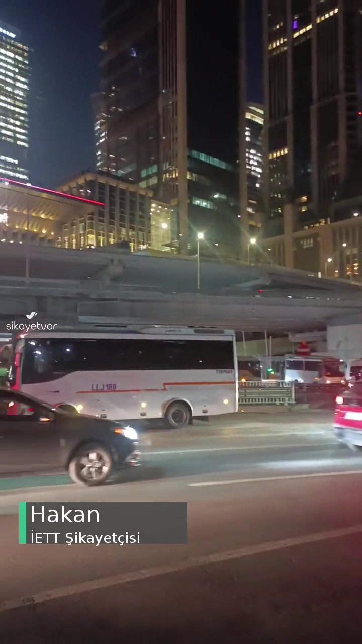 İETT Durağında Oturağı Yok! videonun kapak resmi