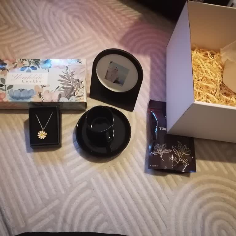 Çiçek Sepeti Öğretmenler Günü Hediyesi Yanlış Teslimatla Sürpriz Olmaktan Çıktı!