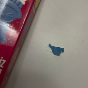 Çikolatadan Mavi Balon Parçası Çıkması: Gıda Güvenliği Riski!