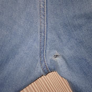 Mavi Jean Pantolonun 3 Ayda Arka Kısmından Yırtılması Hayal Kırıklığı