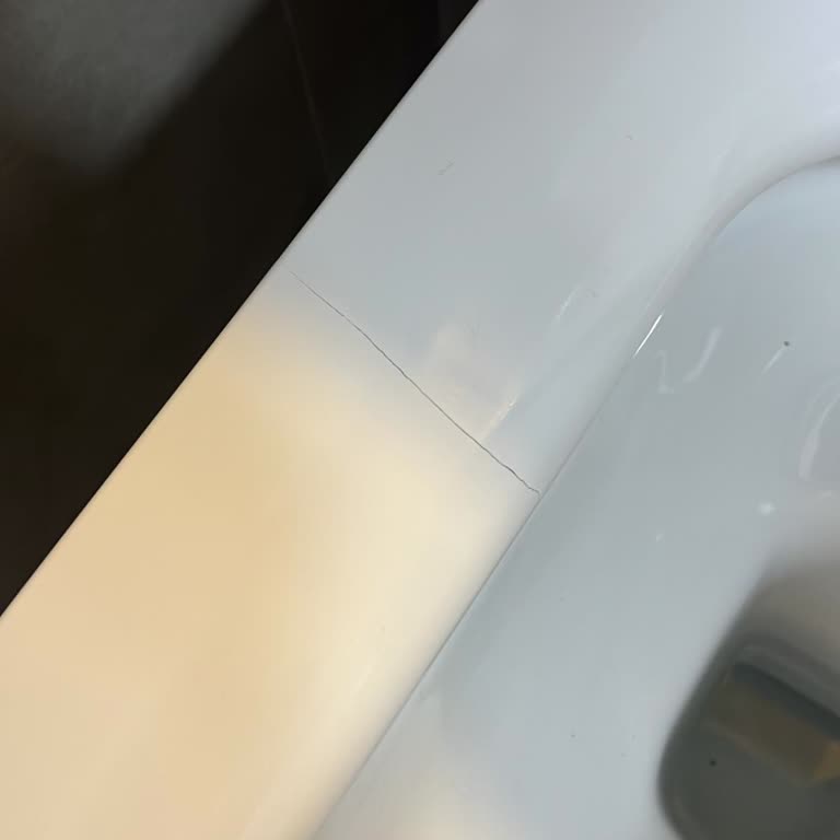 Klozet Kapağı 3. Kullanımda Çatladı, Çözüm Sunulmuyor