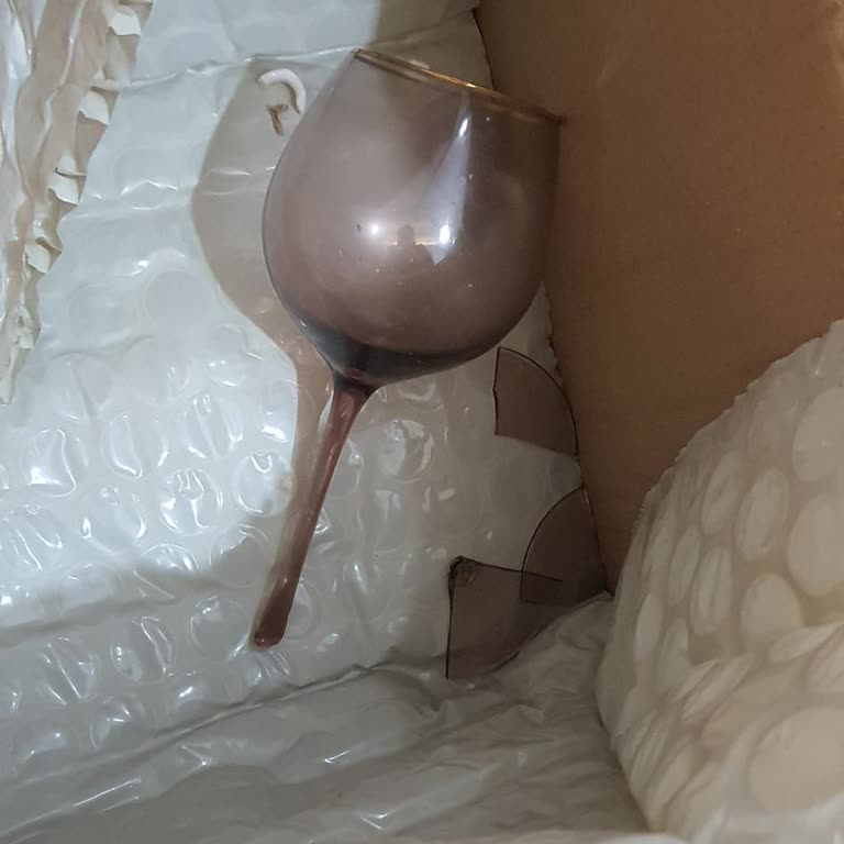 Karaca Züccaciye Özensiz Paketleme Nedeniyle Nedeniyle Kırık Yapılan Teslim