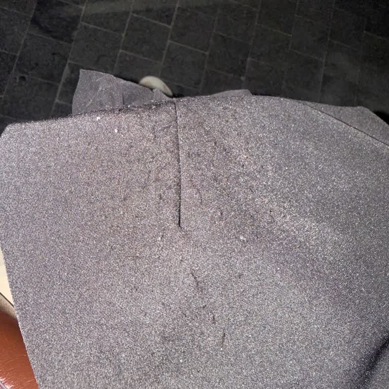 Zara Elbisede Kısa Sürede Tüylenme Ve Mağazada İlgisiz Yaklaşım