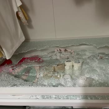 Kendi Kendine Patlayan Gardırop Camı Ve Mağduriyetimin Giderilmemesi