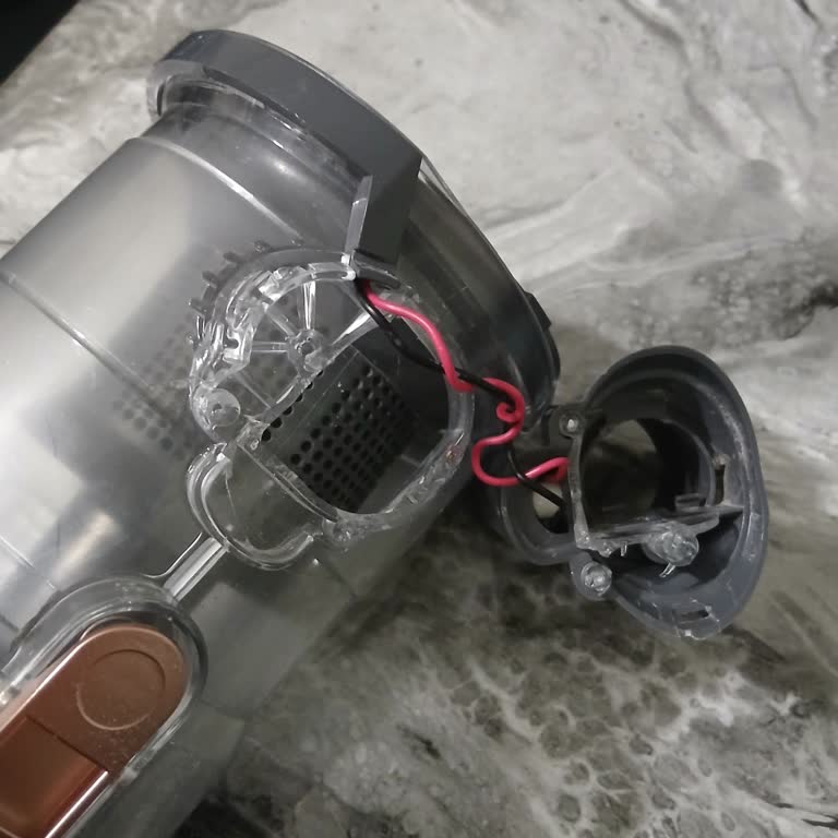 Pirantech ES92 Şarjlı Süpürgede Kısa Sürede Şarj Bitmesi Ve Kırılan Hazne Parçası Sorunu